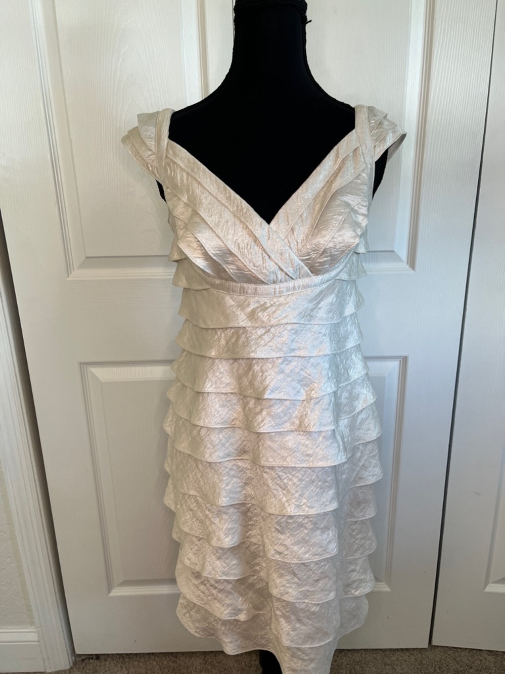 London Times Petites Cream Layered Tiered Mini Dress Size 4P